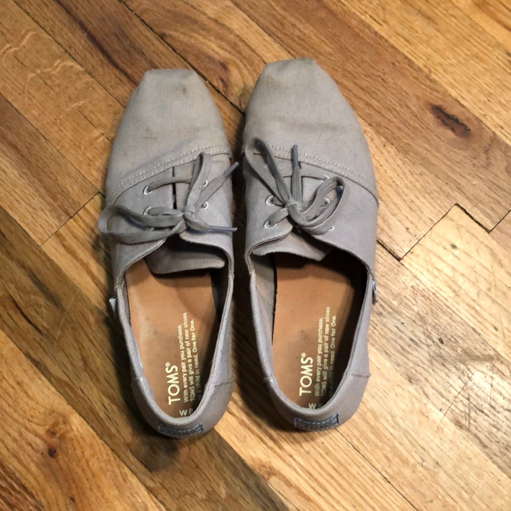 Light grey lace up TOMS size 8